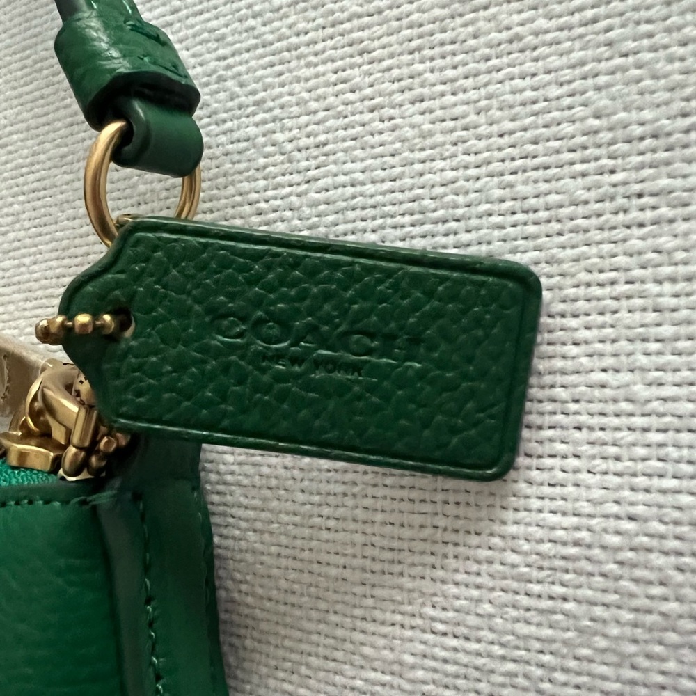 Authentic Coach crossbody. Never used. Excellent condition. Size is 8x9